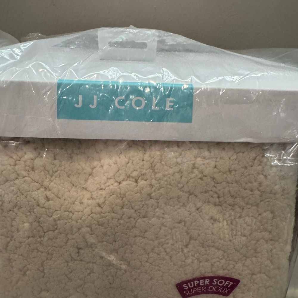 NWT JJ Cole Infant Baby 1-3Y Bundle Me Baby Fuzzy Super Soft Stroller Cover - Picture 2 of 6